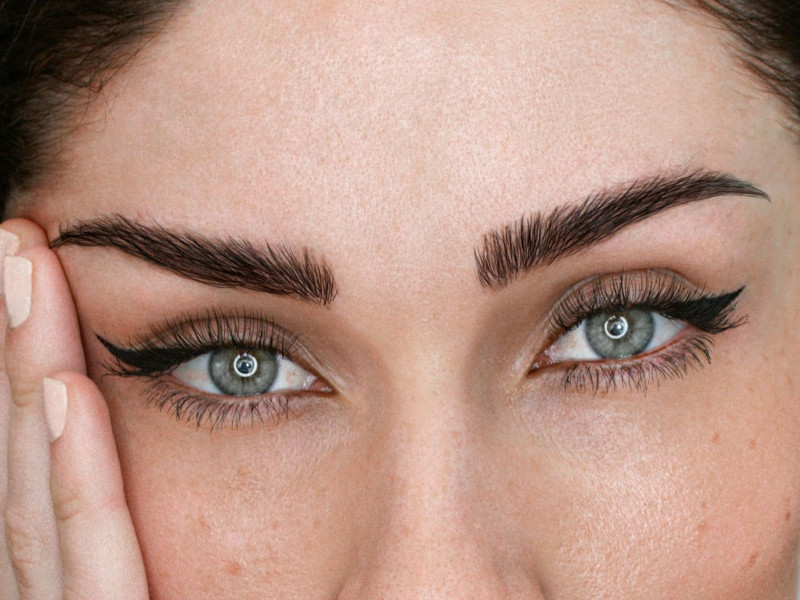 Frensch Care Company - Wenkbrauw styling